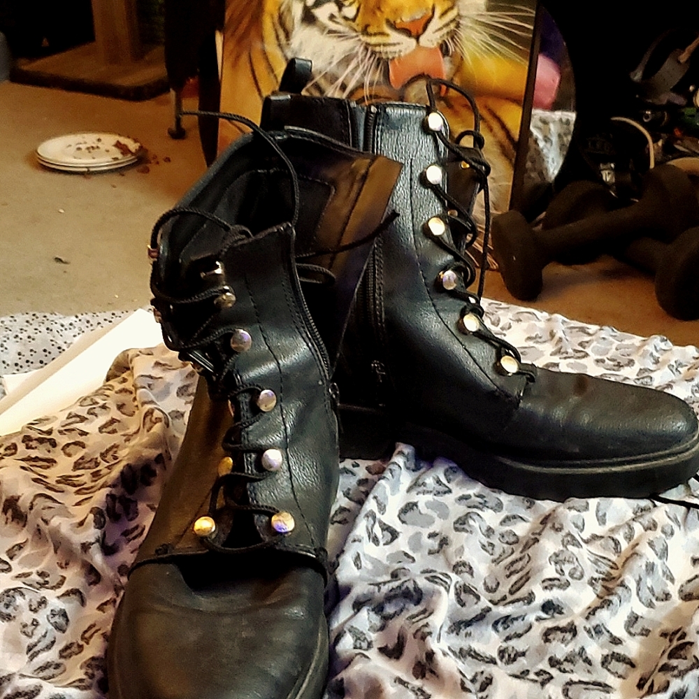 Guess shoes size 8